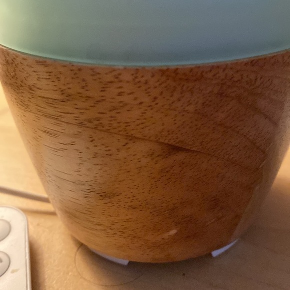 Ellia glass top humidifier barely used - Picture 2 of 6